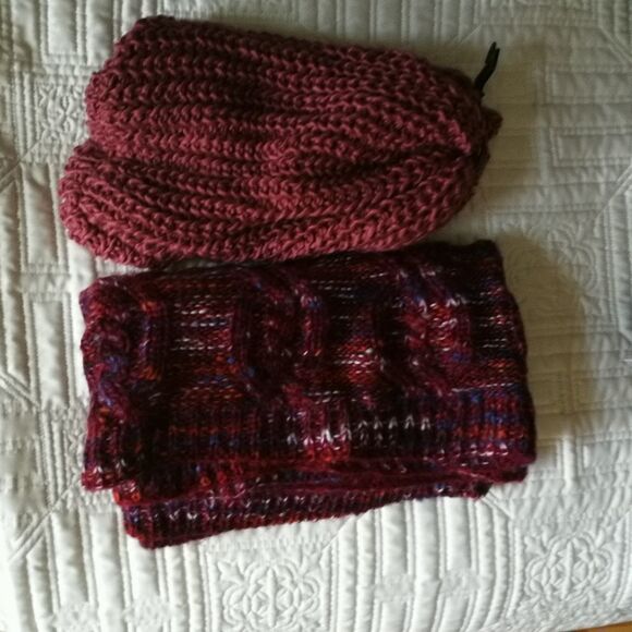 Lot of 2 Pink & Burgundy Chunky Knit Infinity Scarves NWT - Picture 10 of 10